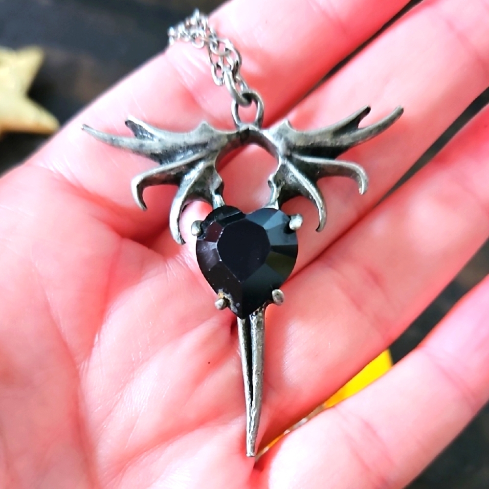 Vintage Alchemy Black 2002 Heart Pendant Necklace